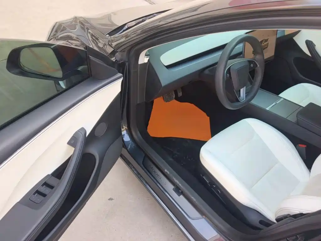 Tesla Model 3 — миниатюра 16