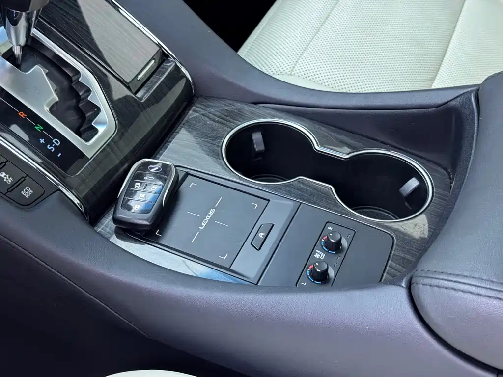 Lexus LM — миниатюра 8