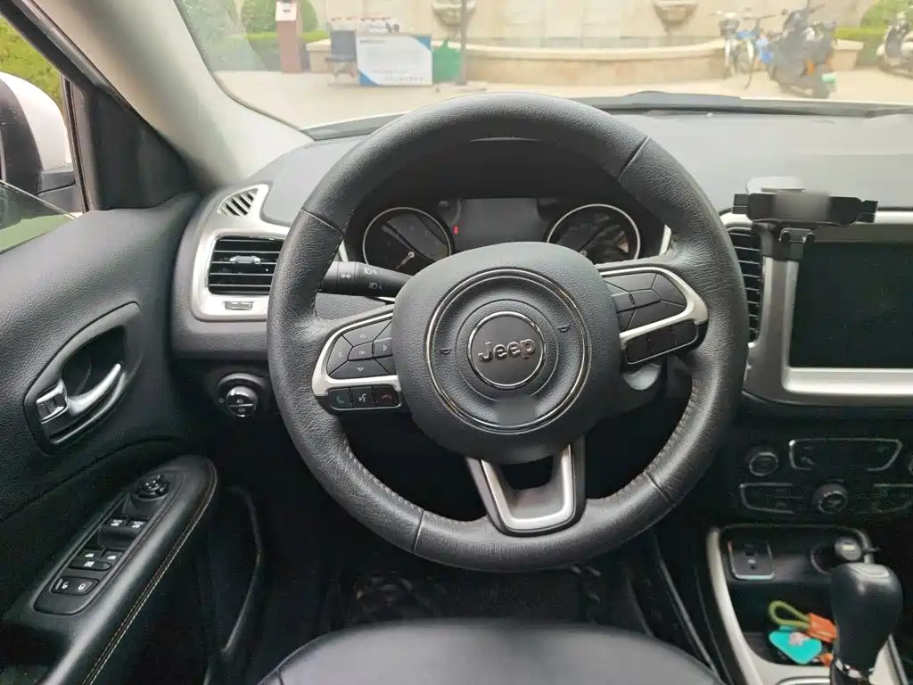 Jeep Compass — миниатюра 6