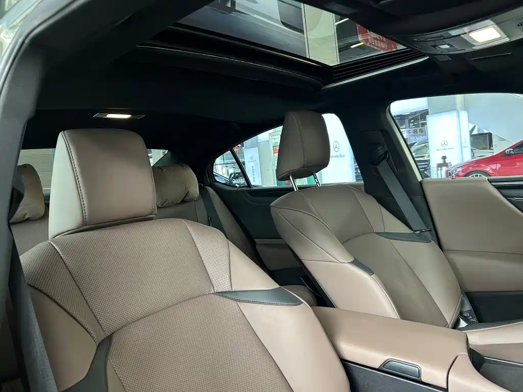Lexus ES — миниатюра 12
