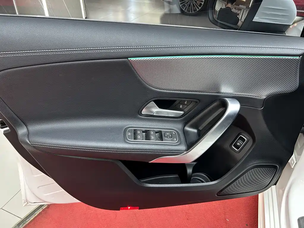Mercedes-Benz A-Class — миниатюра 11