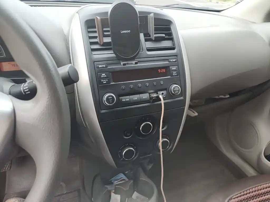 Nissan Sunny — миниатюра 9