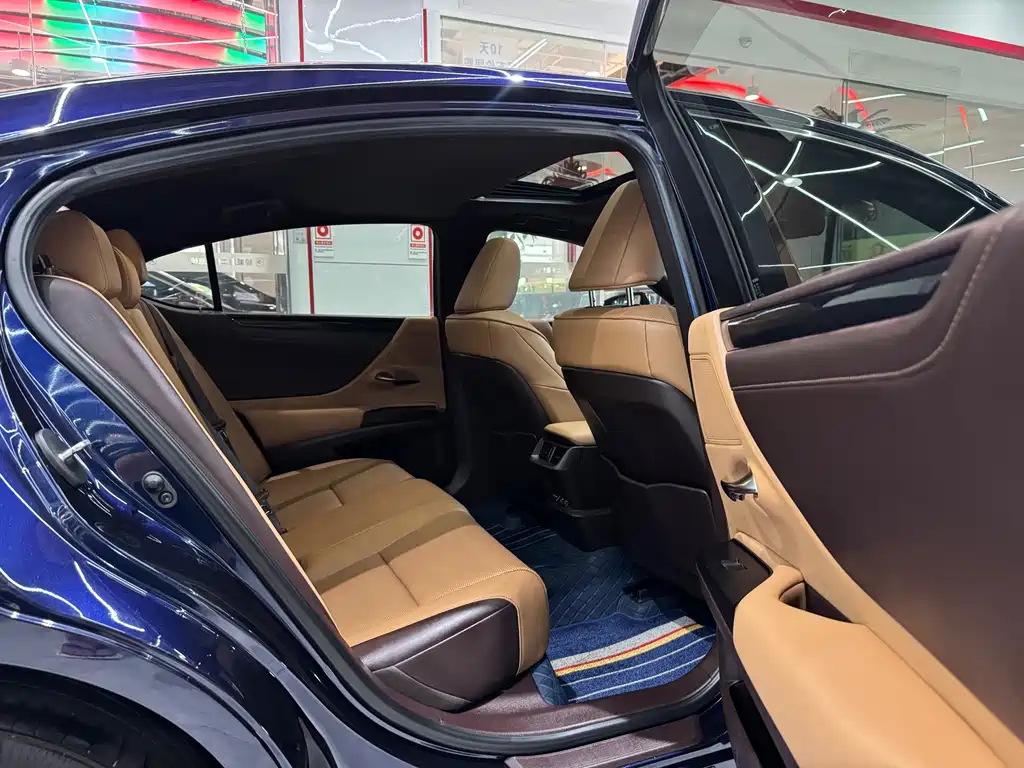 Lexus ES — миниатюра 11