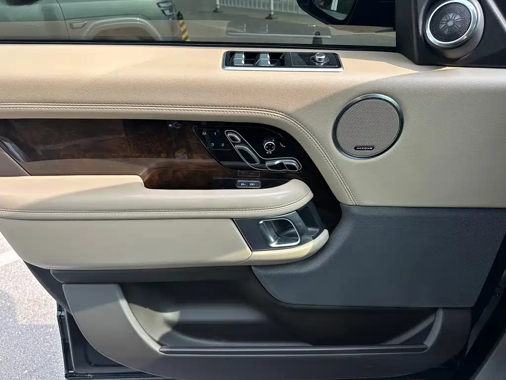 Land Rover Range Rover — миниатюра 15