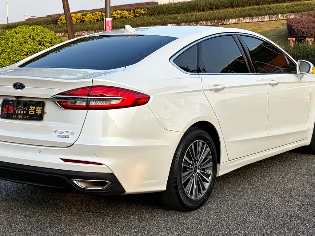 Ford Mondeo — миниатюра 5