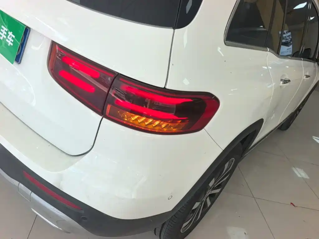 Mercedes-Benz GLB — миниатюра 8