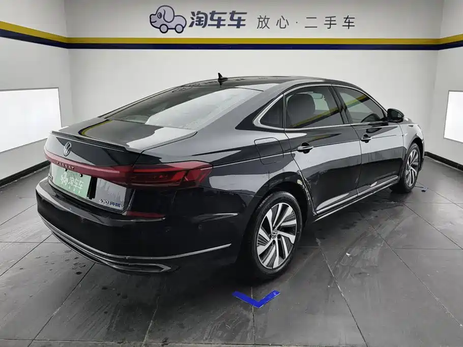Volkswagen Passat PHEV — миниатюра 3