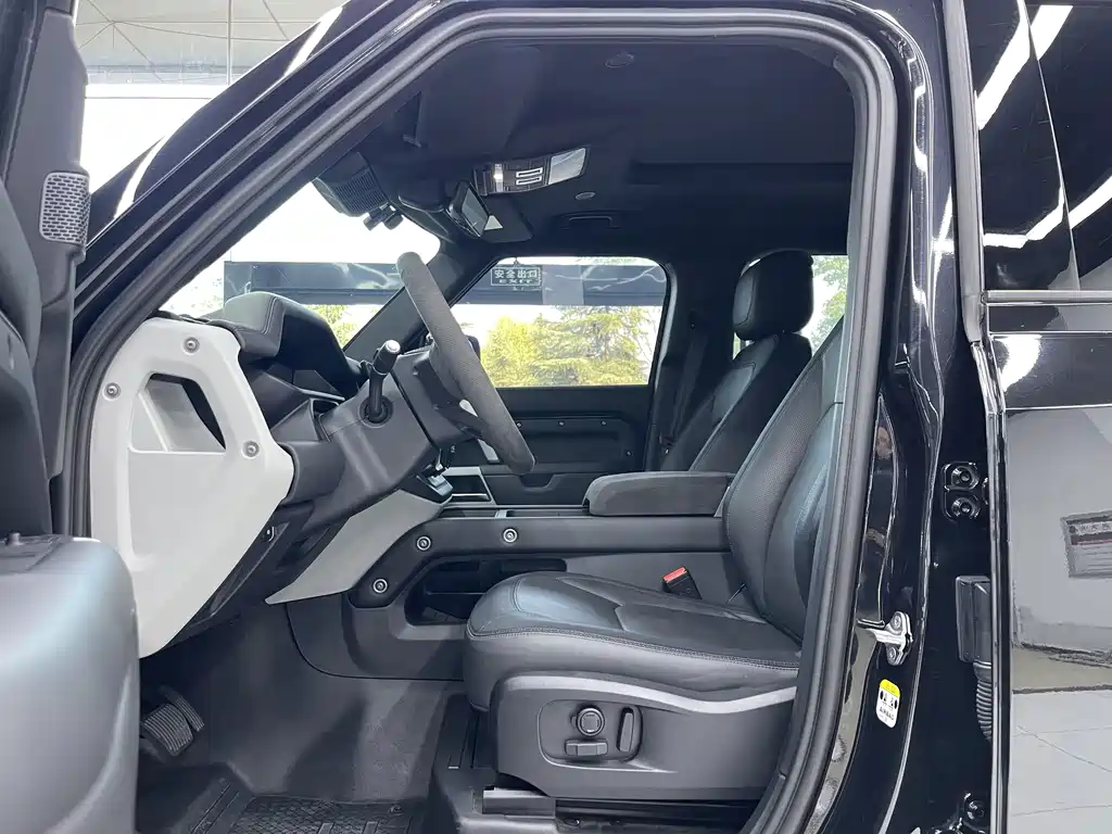 Land Rover Defender — миниатюра 18