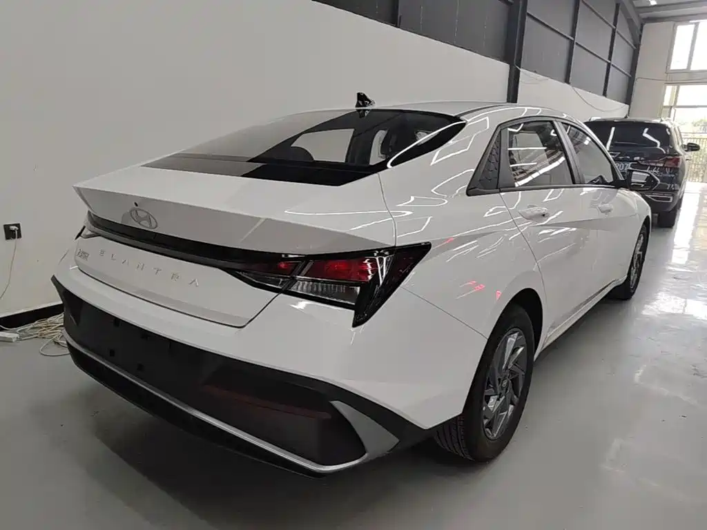 Hyundai Elantra — миниатюра 7