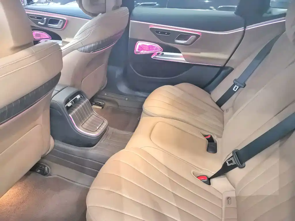 Mercedes-Benz E-Class — миниатюра 10