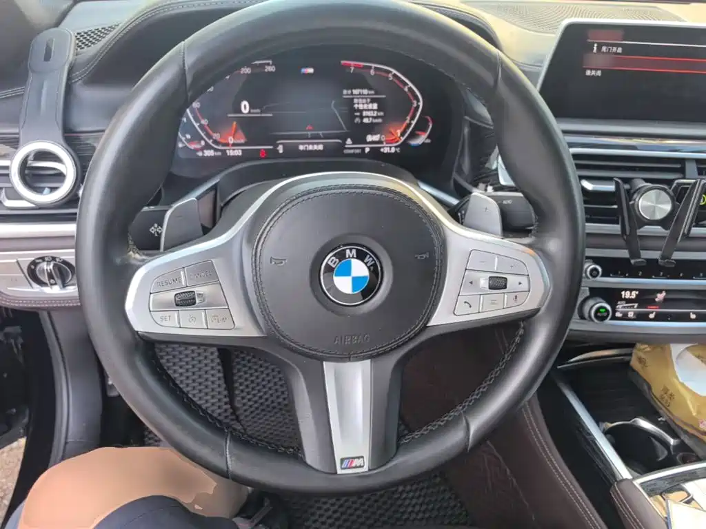 BMW 7 Series — миниатюра 11