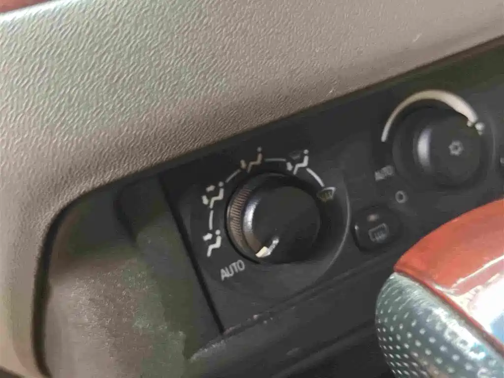 Mitsubishi Pajero — миниатюра 4