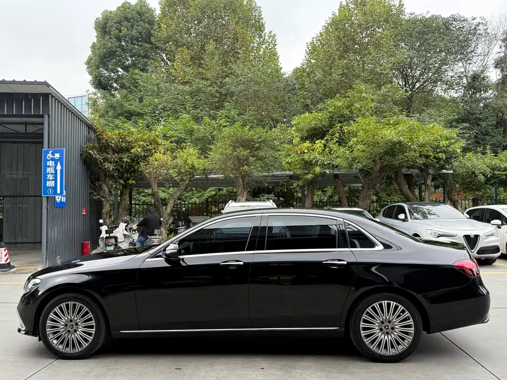 MERCEDES BENZ E CLASS