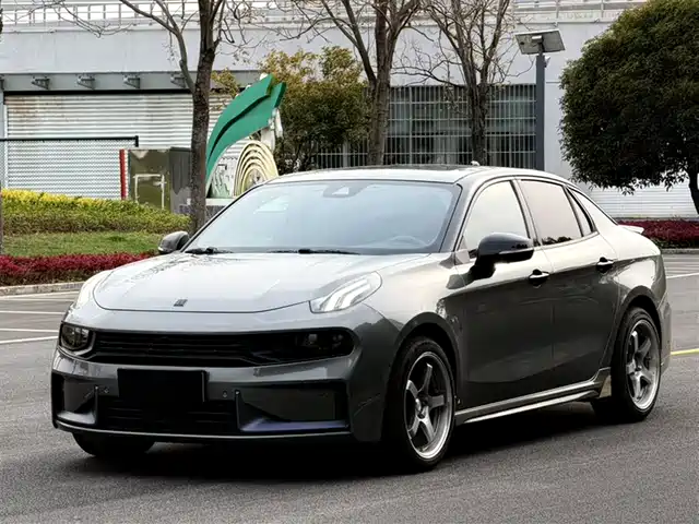 Lynk & Co 03