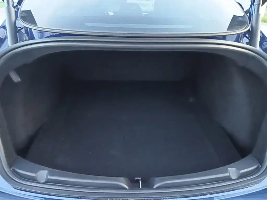 Tesla Model 3 — миниатюра 19