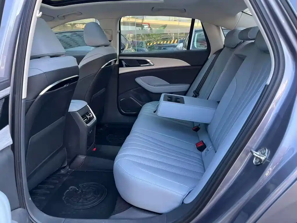 Hongqi Hongqi H5 PHEV — миниатюра 9