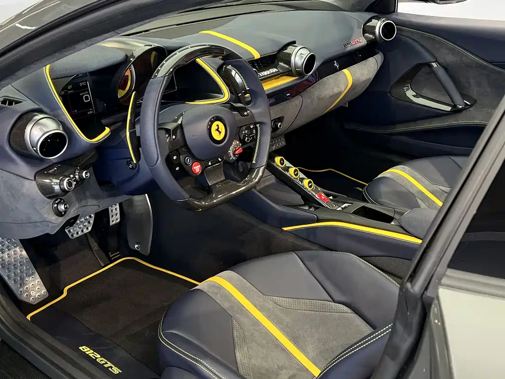 FERRARI 812