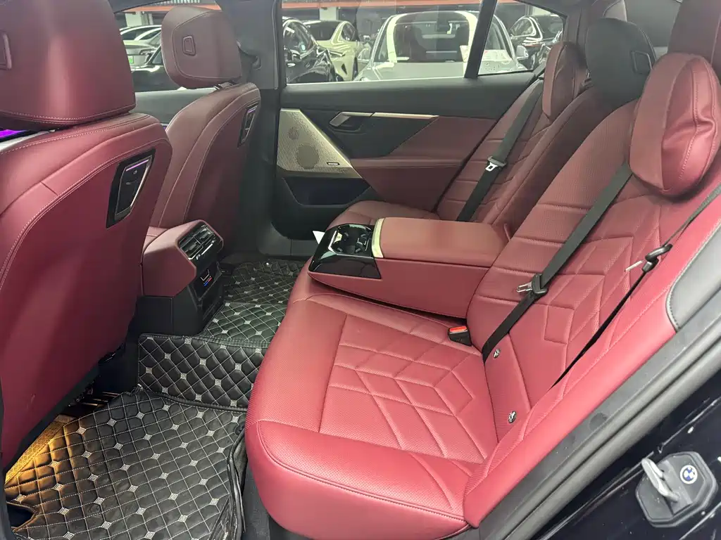 BMW 5 Series — миниатюра 8