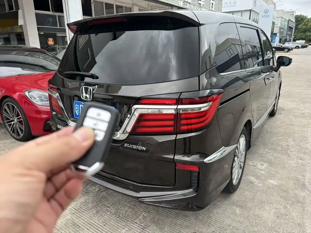 Honda Elysion — миниатюра 2