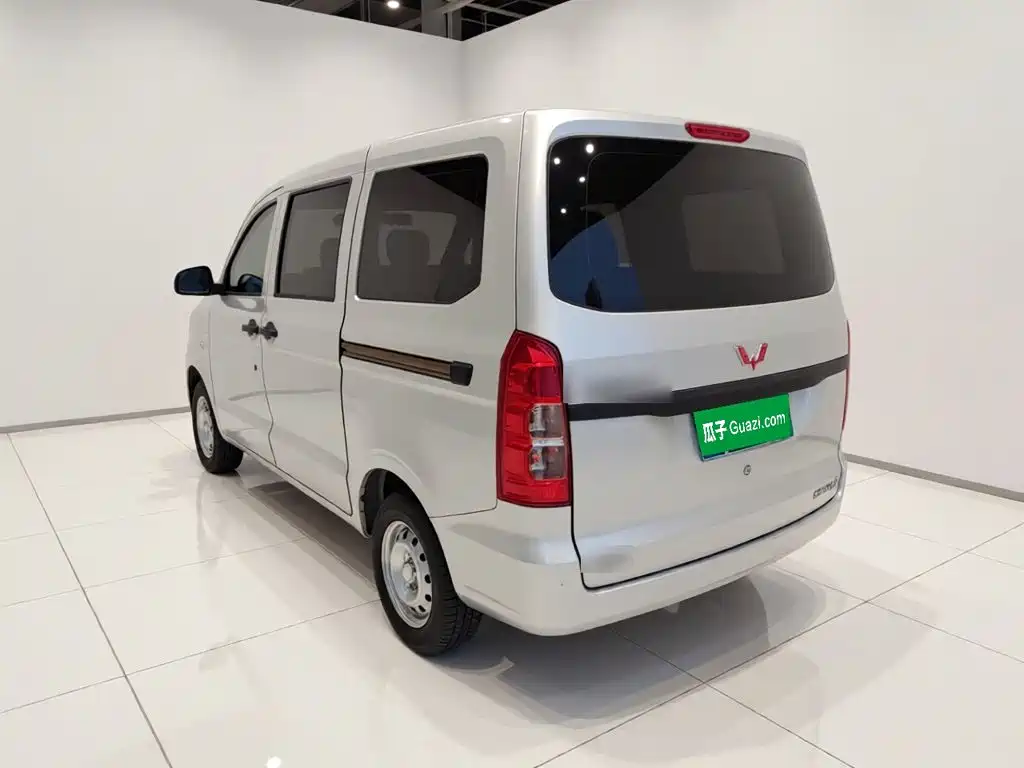 Wuling Hongguang V — миниатюра 4