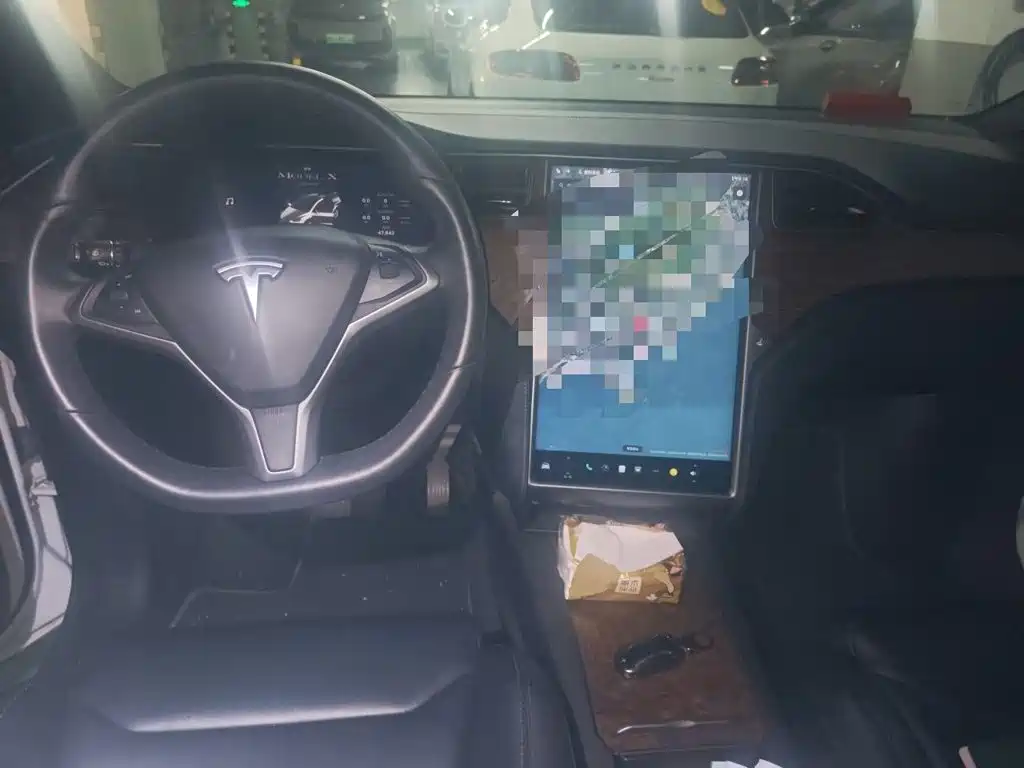 Tesla Model X — миниатюра 10