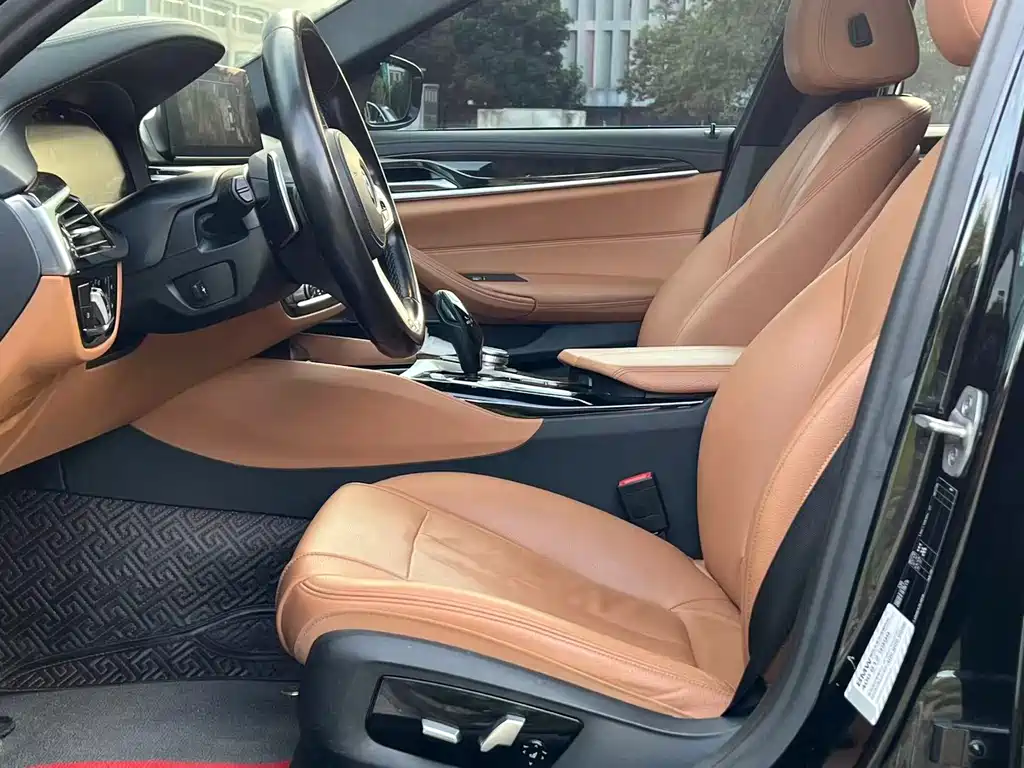 BMW 5 Series — миниатюра 7