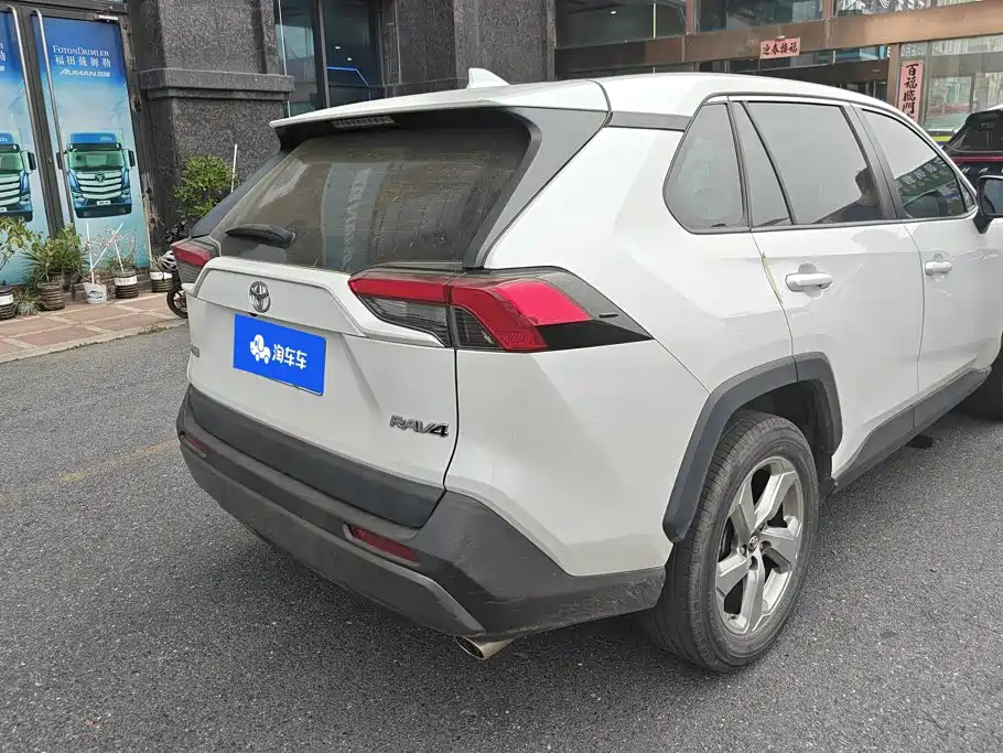 Toyota RAV4 — миниатюра 3