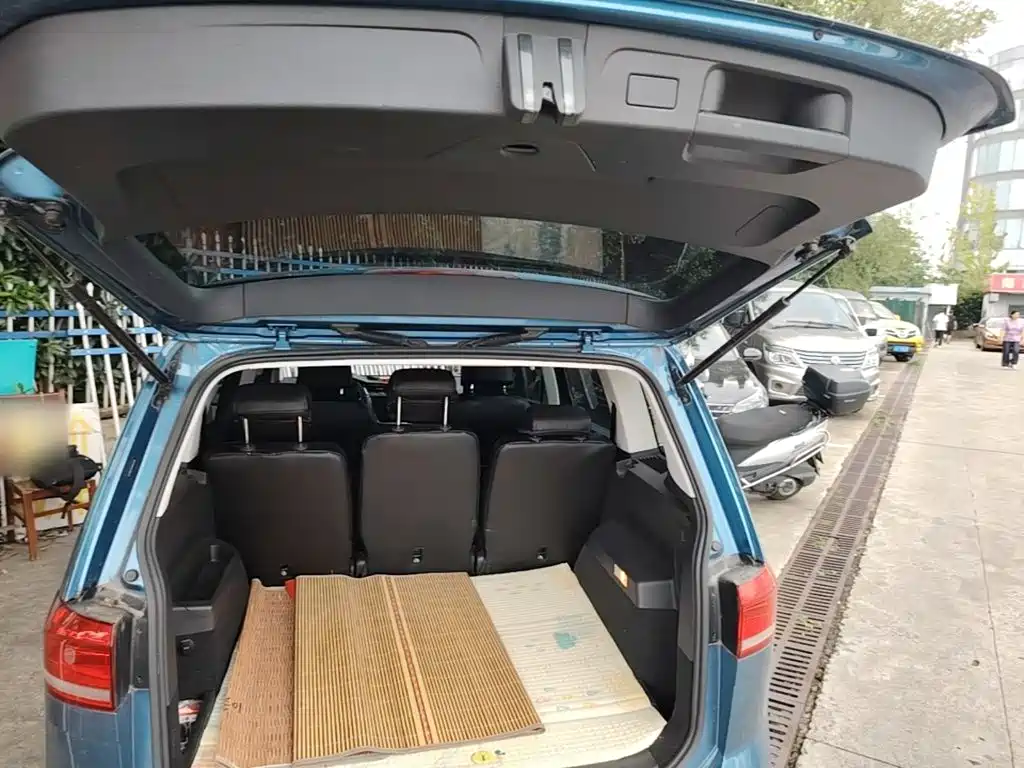 Volkswagen Touran — миниатюра 19
