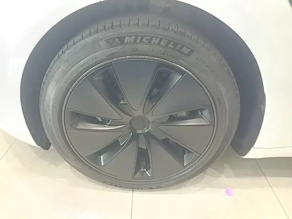 Tesla Model 3 — миниатюра 23