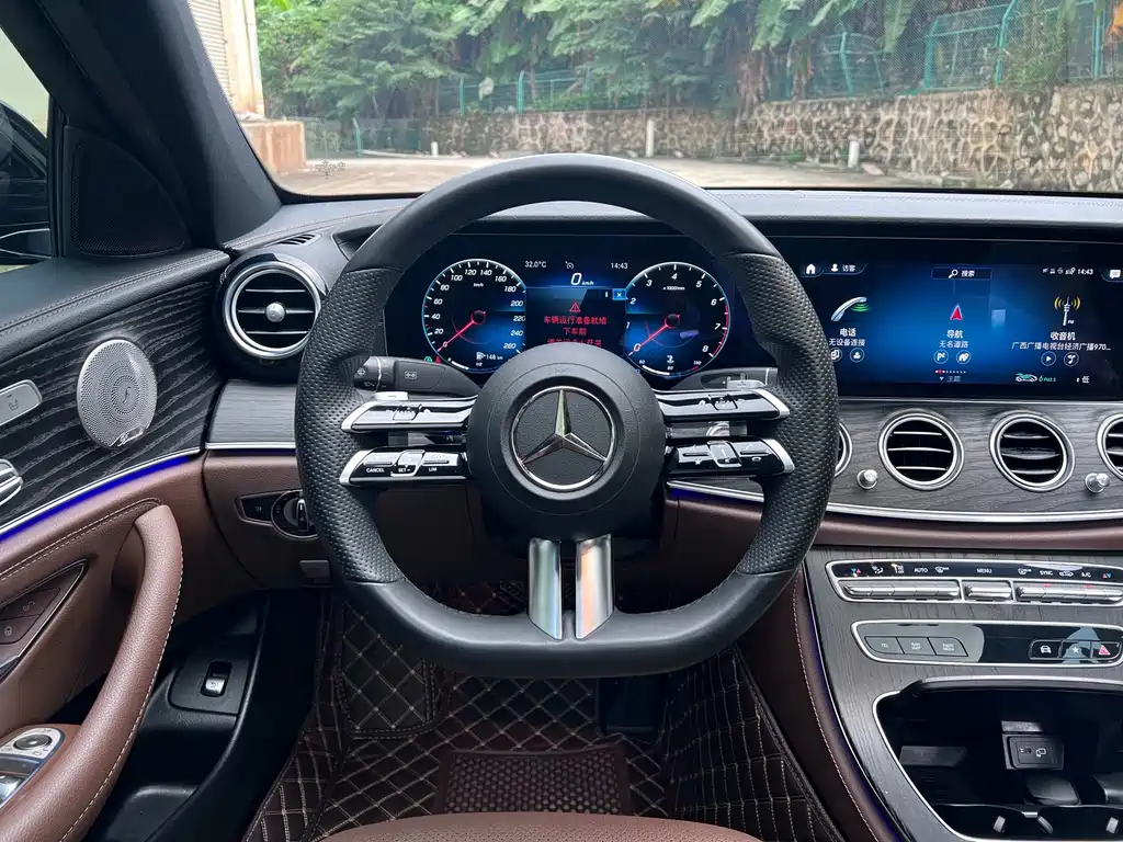 Mercedes-Benz E-Class — миниатюра 8