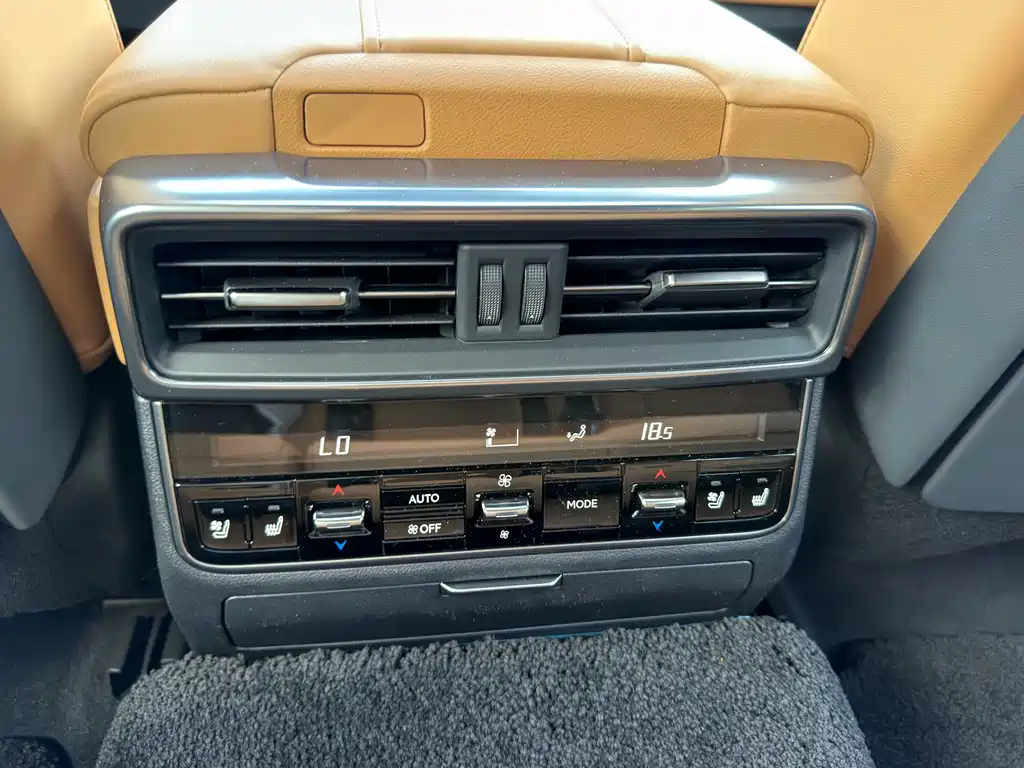 Lexus LX — миниатюра 16