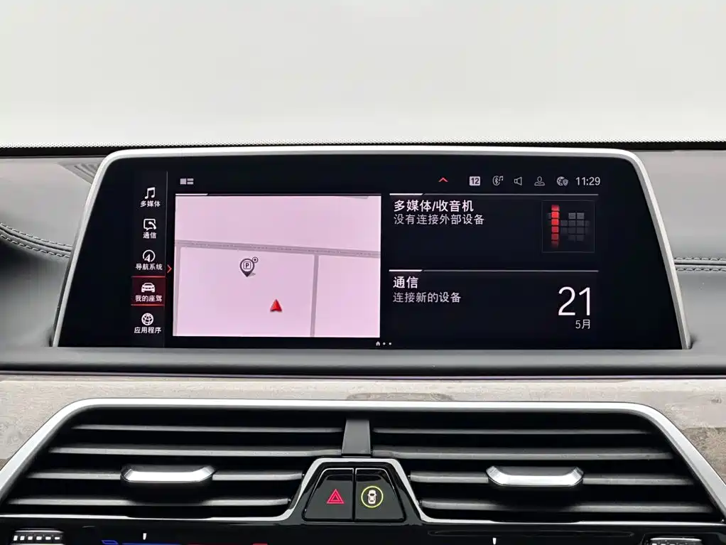 BMW 7 Series — миниатюра 13