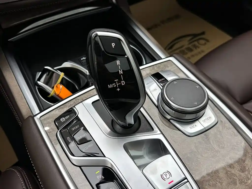 BMW 7 Series — миниатюра 17