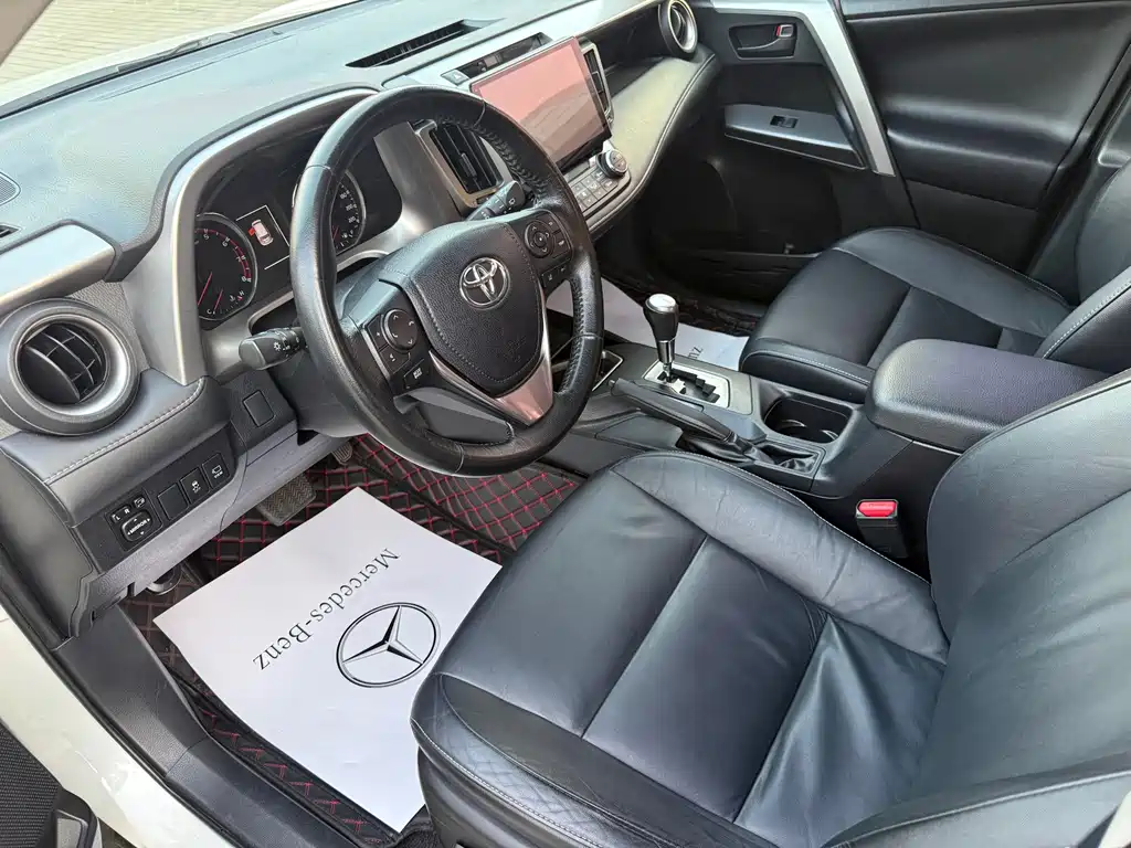 Toyota RAV4 — миниатюра 9
