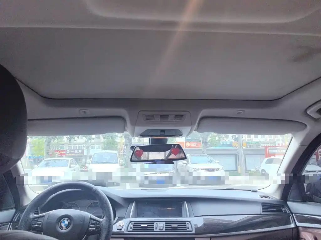 BMW 5 Series — миниатюра 9