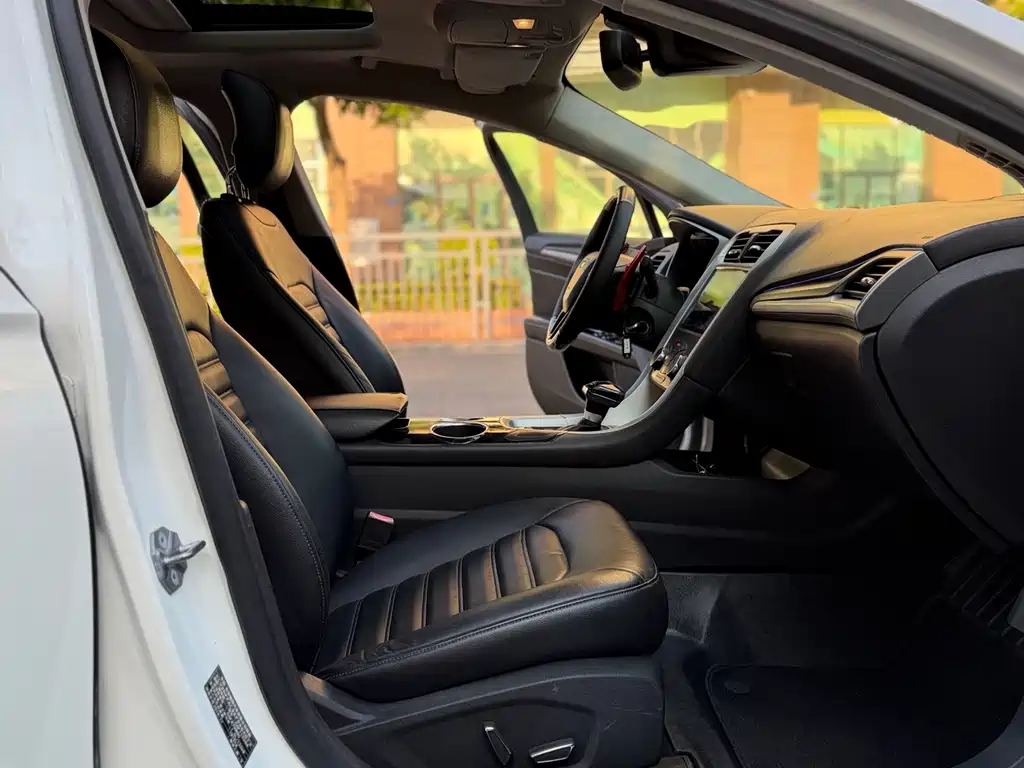 Ford Mondeo — миниатюра 7