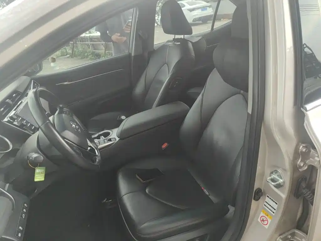 Toyota Camry — миниатюра 13