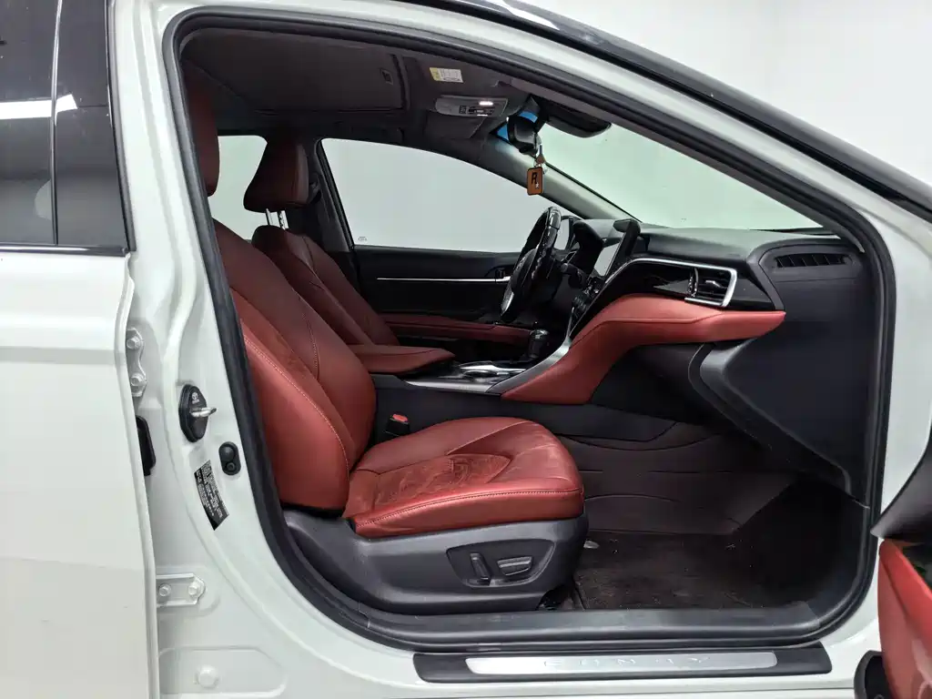 Toyota Camry — миниатюра 17