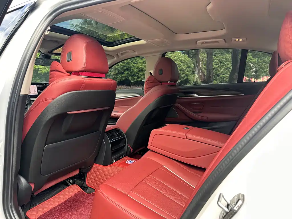 BMW 5 Series — миниатюра 5