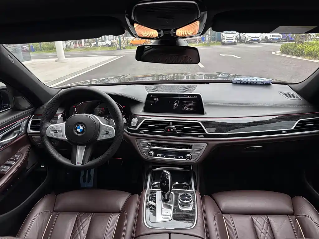 BMW 7 Series — миниатюра 10