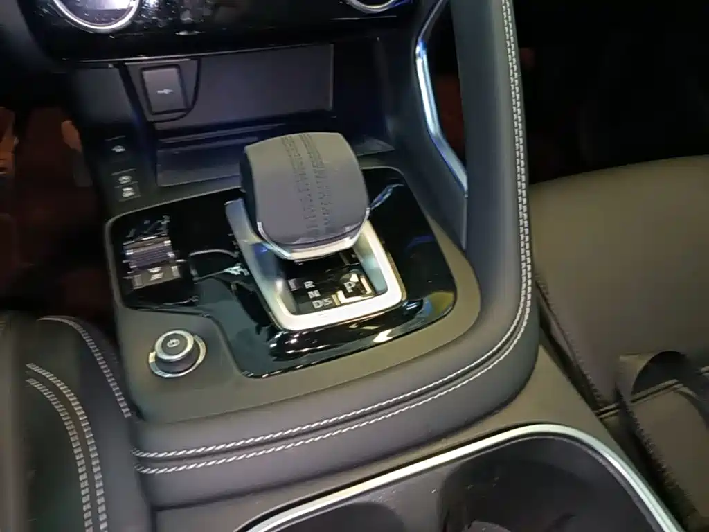 Jaguar E-PACE — миниатюра 14