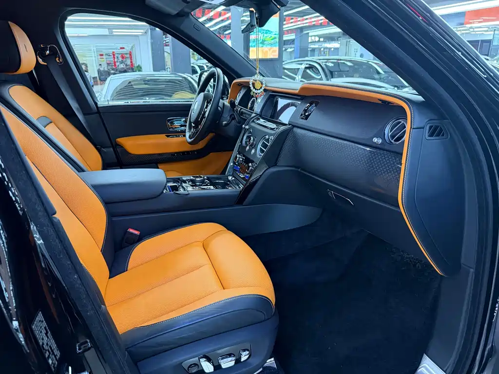 Rolls-Royce Cullinan — миниатюра 11