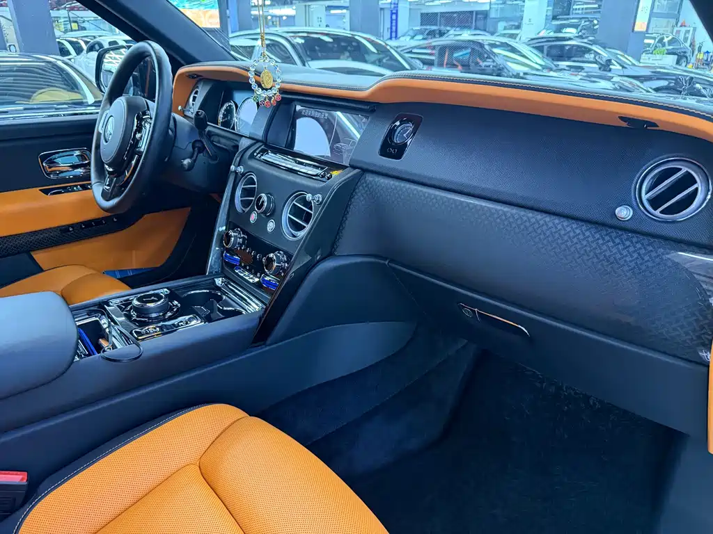 Rolls-Royce Cullinan — миниатюра 13