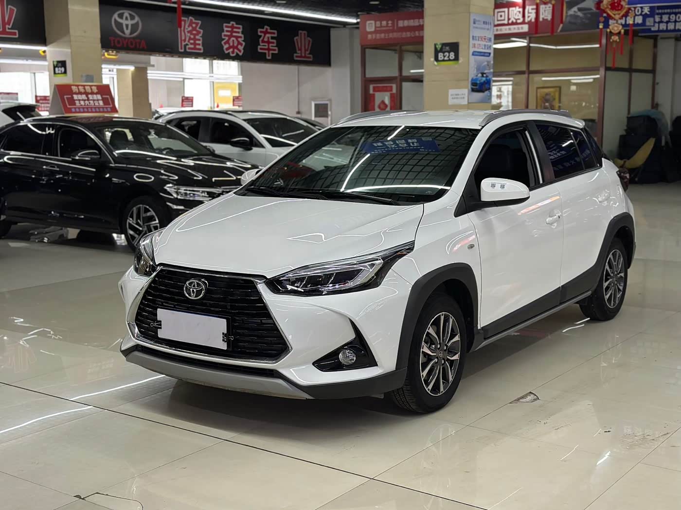 Toyota YARiS L Zhi Xuan 1.5 л 2022 г. Белый, пробег 13000 км