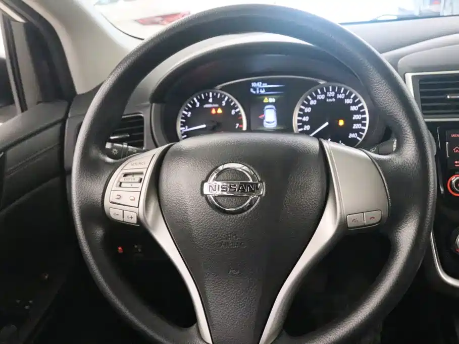 Nissan Tiida — миниатюра 5