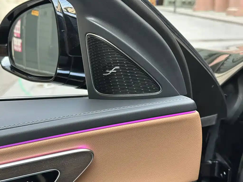 Mercedes-Benz E-Class — миниатюра 16
