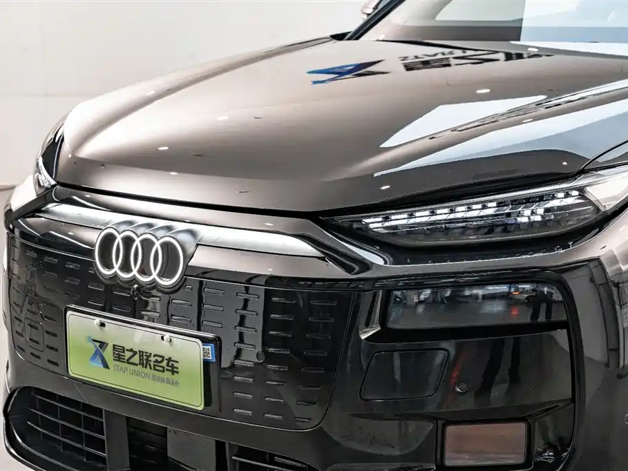 AUDI Q6L E TRON