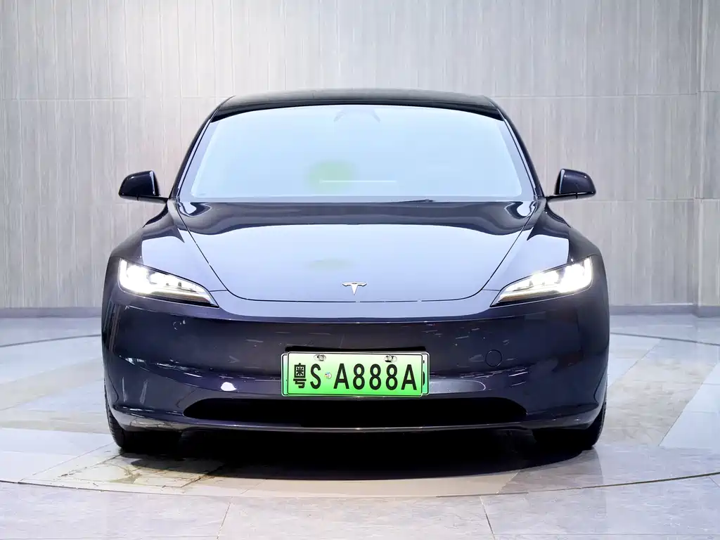 Tesla Model 3 — миниатюра 2
