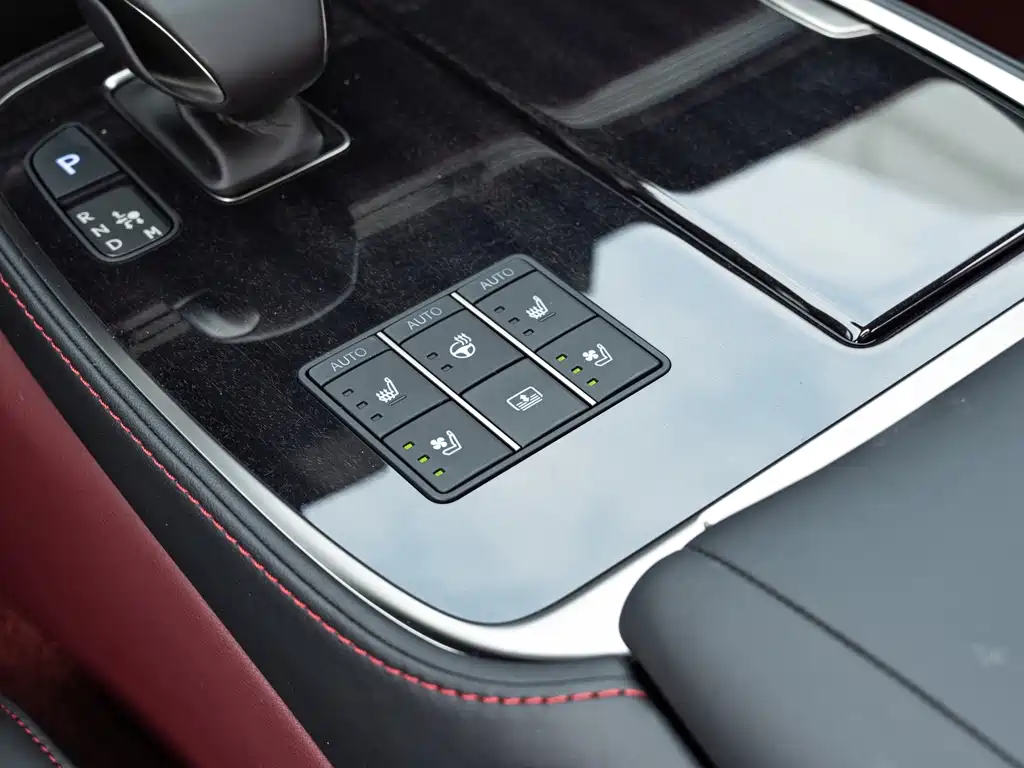 Lexus LS — миниатюра 15