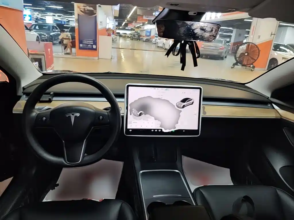 Tesla Model 3 — миниатюра 10